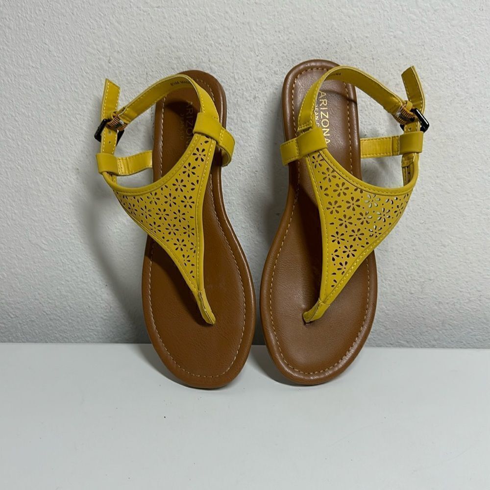 Arizona Jean Co Yellow Flat Sandals Size 8,5 EUC